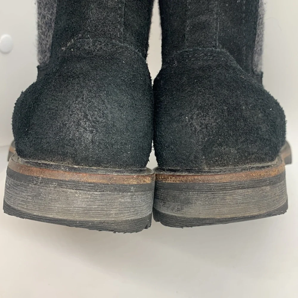 L.L. Bean *Flaw East Point Chelsea Suede Boot Black (8 1/2 Medium) Winter Snow